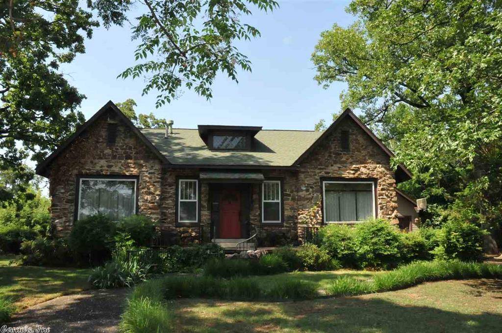 Sister houses on W Academy Searcy AR. Dutcher and Bloo